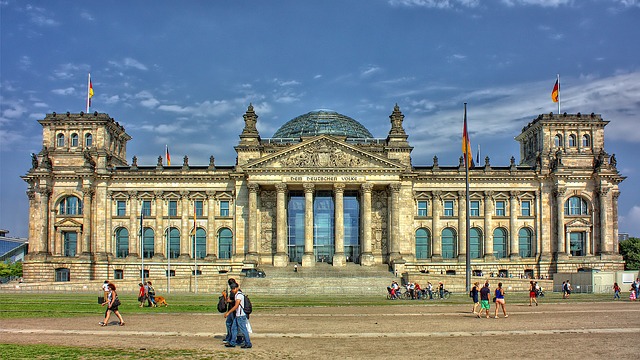 Der Reichstag in Berlin, Symbol für Deutschland. (Lizenz: CC0)